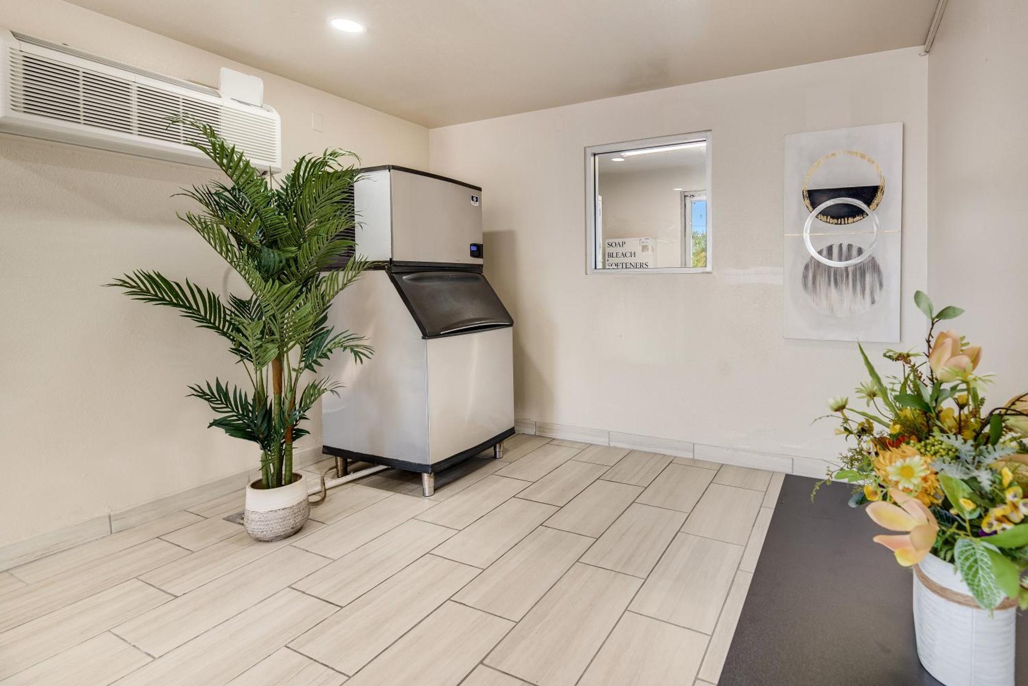 Econo Lodge Stockton Near I-5 Fairgrounds Dış mekan fotoğraf