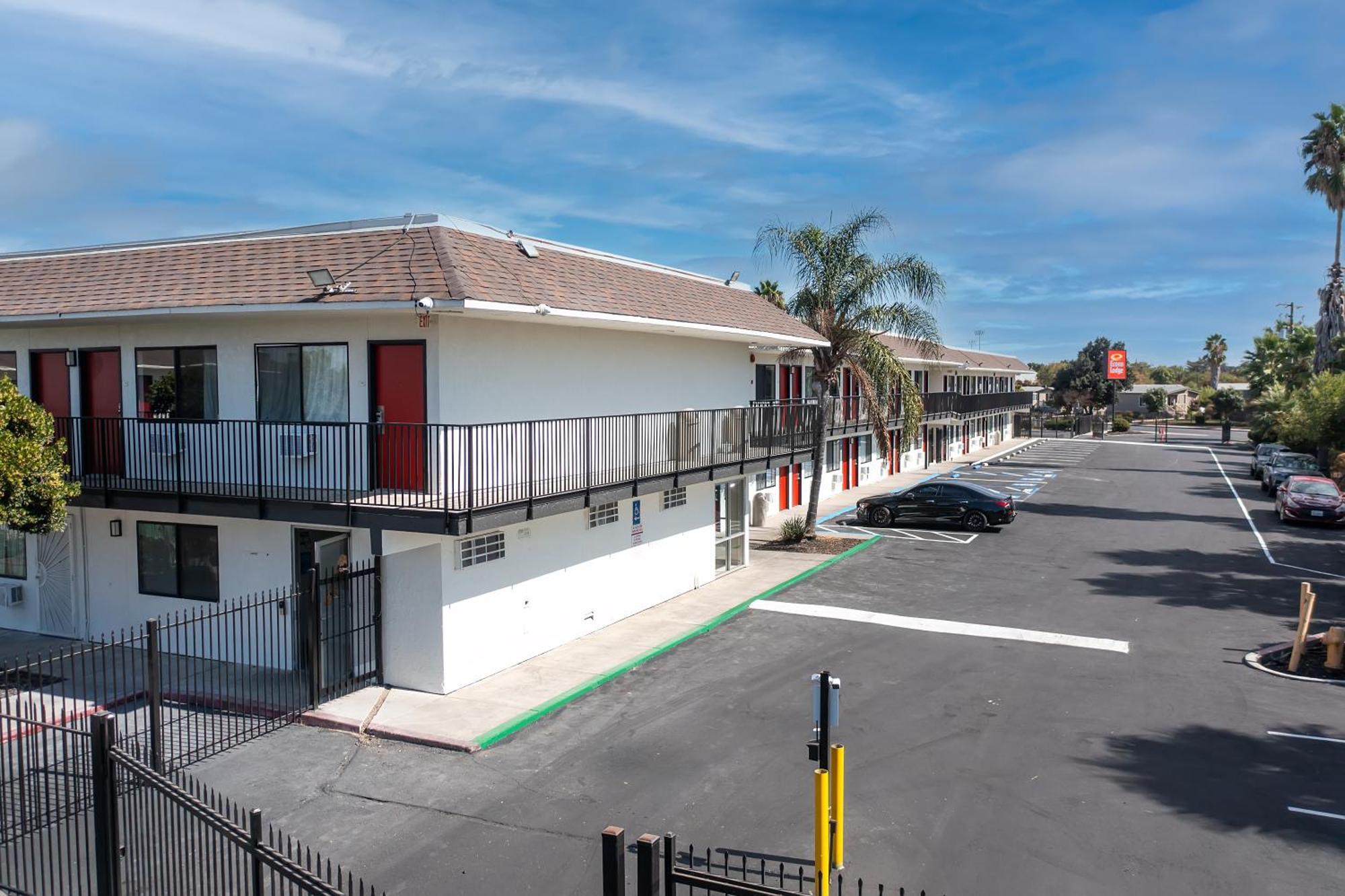 Econo Lodge Stockton Near I-5 Fairgrounds Dış mekan fotoğraf